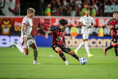 Flamengo e Vitória duelam no Maracanã pela 21ª rodada do Brasileirão