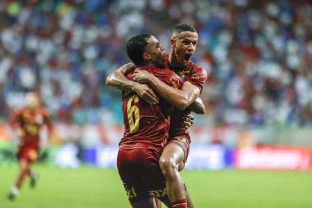 Bahia e Fluminense empatam em jogo de seis gols na Fonte Nova