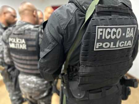 VÍDEO: Operação reúne 200 policiais em bairro de Salvador