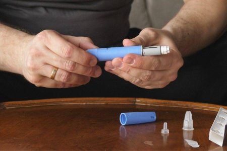 Anvisa alerta para riscos do uso indevido de canetas emagrecedoras