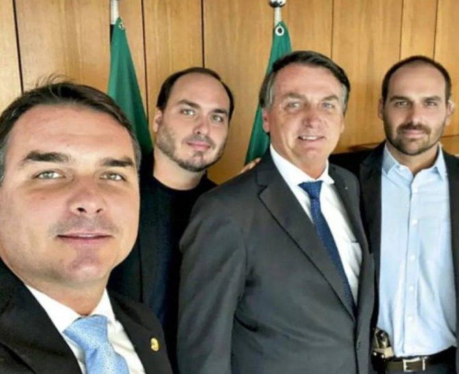 Moraes autoriza visitas de filhos a Bolsonaro, mas mantém veto a Flávio