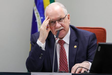 Fachin repreende advogado por traje inadequado durante sessão do STF