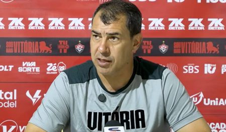 Carille lamenta empate do Vitória e cobra melhora física do elenco