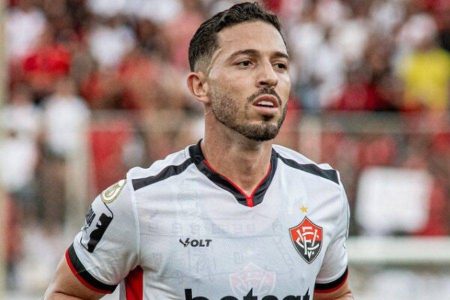 Vitória nega pendência com Jean Mota e diz não ter sido notificado