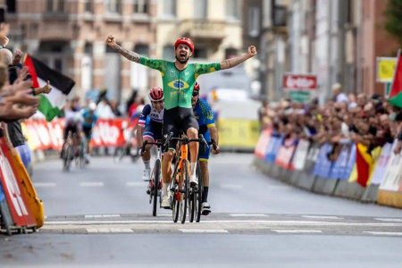 Lauro Chaman conquista terceiro título mundial no paraciclismo