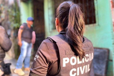 PC cumpre mandados contra armazenamento de pornografia infantil em Salvador