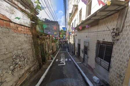 Dois homens tentam invadir prédio e são baleados por dono do imóvel