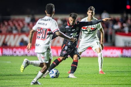 Vitória perde para o São Paulo e segue sem vencer como visitante no Brasileirão