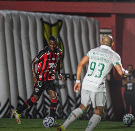 Vitória abre 2 a 0, mas cede empate ao Juventude no Barradão