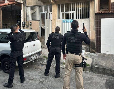 VÍDEO: Polícia prende chefe de quadrilha especializada em fraude bancária em Salvador