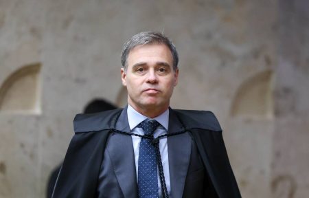 André Mendonça se reúne com PF após vazamento de áudios de Flávio Bolsonaro