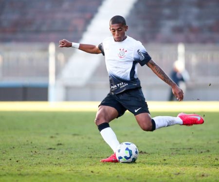 Bahia paga multa e tira joia de 16 anos do Corinthians