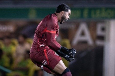 Lucas Arcanjo é eleito melhor goleiro do primeiro turno do Brasileirão