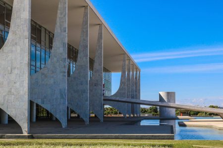 Homem é baleado com dois tiros ao tentar invadir Palácio do Planalto