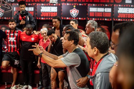 Vitória fecha elenco para reta final do Brasileirão