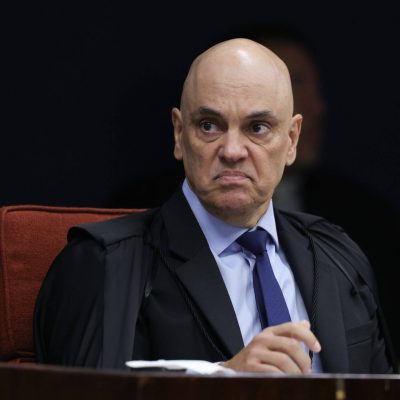 Moraes dá cinco dias para defesa de ex-assessor de Bolsonaro explicar falha em tornozeleira eletrônica