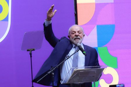 Lula autoriza fim da exigência de autoescola para tirar CNH