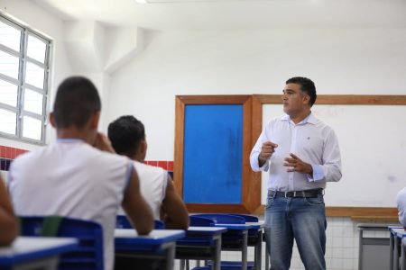 Educação da Bahia abre seleção com quase 3 mil vagas temporárias