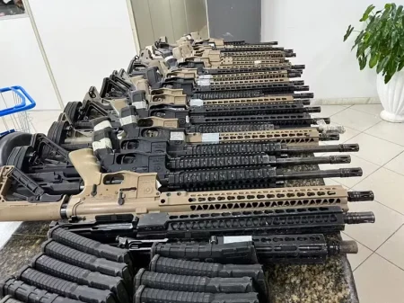 Caseiro tem prisão convertida após apreensão de 22 fuzis em Camaçari