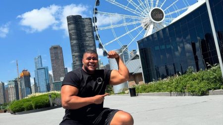 Influenciador e atleta de 2,02 m de altura, quebra recorde no powerlifting