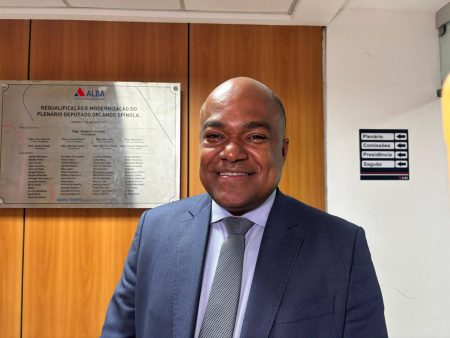 Samuel Júnior cobra votação de projetos de deputados e destaca Tarcísio como nome da direita para 2026