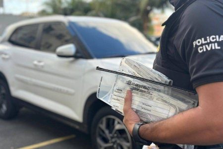 Mulher é presa por falsificação e venda de atestados médicos