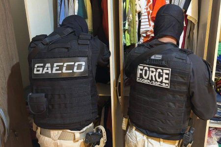 Oficial da PM suspeito de ligação com milícia é solto após audiência de custódia