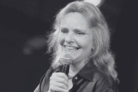 Brasil perde Angela Ro Ro, ícone da MPB, aos 75 anos