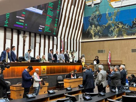 ALBA aprova 14 projetos e gera embates durante sessão