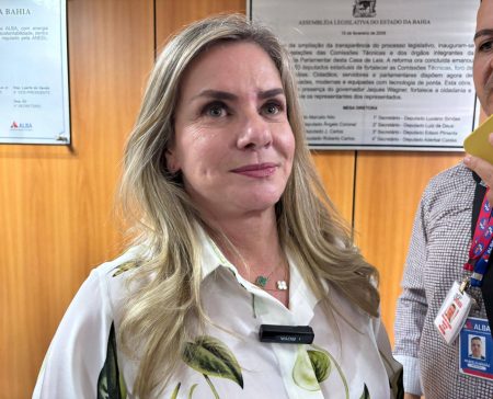Ivana Bastos avalia sessão e comenta encontro com o governador