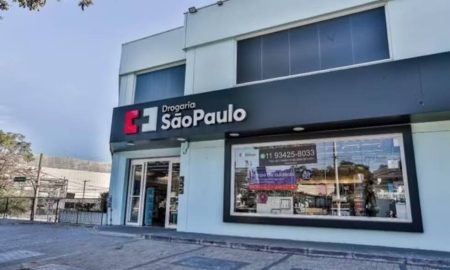 Rede de farmácias abre vagas de emprego para pessoas com mais de 50 anos