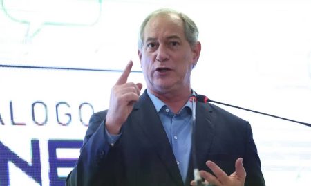 Ciro Gomes se filia ao PSDB e assume presidência do partido no Ceará