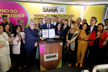 Jerônimo aprova reajuste salarial para servidores estaduais