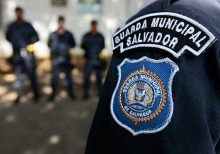 Homem é preso suspeito de importunar três mulheres na orla de Salvador