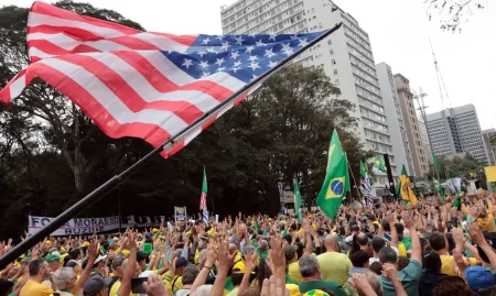 NYT aponta bandeira dos EUA como novo símbolo da direita brasileira