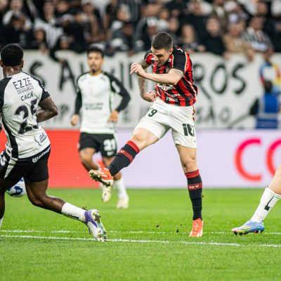Vitória e Corinthians se enfrentam neste sábado pelo Brasileirão no Barradão