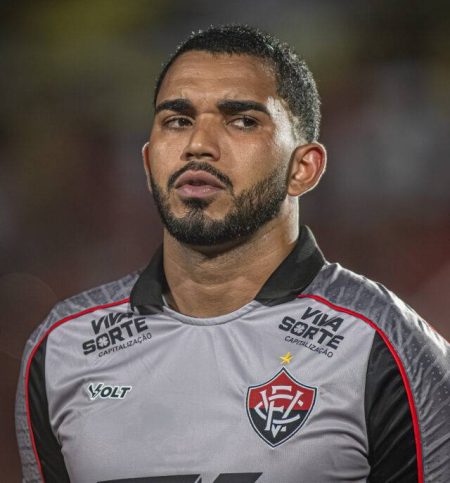Goleiro Lucas Arcanjo está fora da temporada pelo Vitória