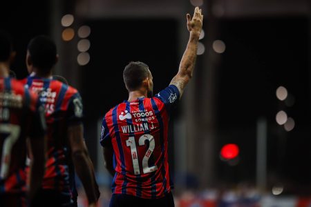 Com gol decisivo, Bahia vence Flamengo e acaba com tabu equipe carioca