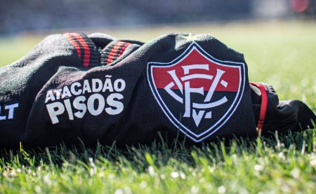 Vitória e Internacional fazem duelo direto contra o rebaixamento no Barradão