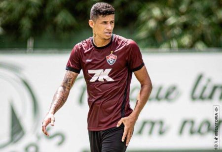 Zagueiro sofre lesão e vira dúvida no Vitória para o Ba-Vi