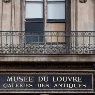 Polícia francesa prende dois suspeitos do roubo milionário no Louvre