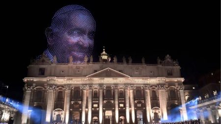 Vaticano sedia primeiro show de sua história na icônica Praça de São Pedro.