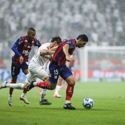 Bahia vence o Internacional e encosta no G-4