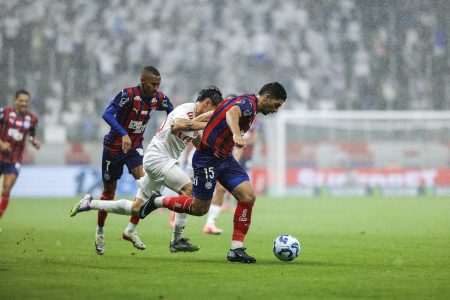 Bahia vence o Internacional e encosta no G-4