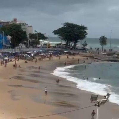 Chuvas aumentam riscos no mar e exigem atenção redobrada de banhistas em Salvador