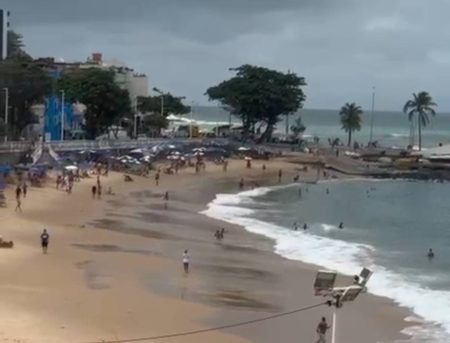 Vídeo: Chuvas aumentam riscos no mar e exigem atenção redobrada de banhistas em Salvador Vídeo: Chuvas aumentam riscos no mar e exigem atenção redobrada de banhistas em Salvador