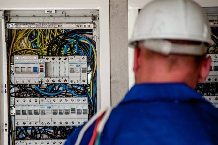 Prorrogadas inscrições para Escola de Eletricistas na Bahia