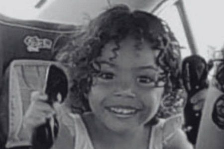 Menina de 3 anos morre após se afogar em piscina durante festa