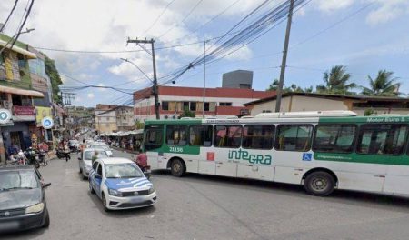 Atendimento de ônibus é suspenso em Engomadeira após manifestação