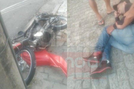 Vídeo: Motociclista fica ferido em colisão com carro em Salvador